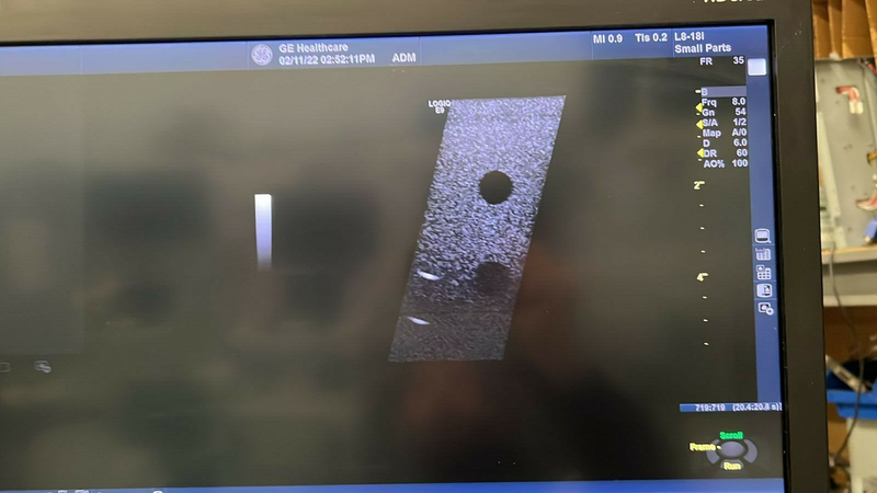 Load image into Gallery viewer, GE L8-18i-D Linear Hockey Ultrasound Transducer Screen
